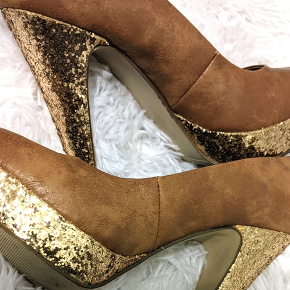 Shoes - Picture 1 of 2